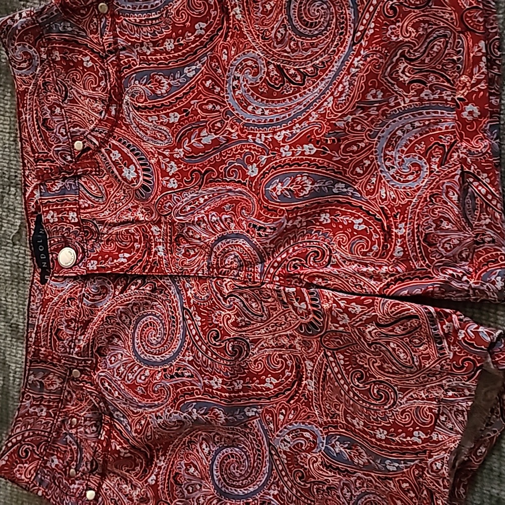 Bandolino women's sz 12 red paisley shorts